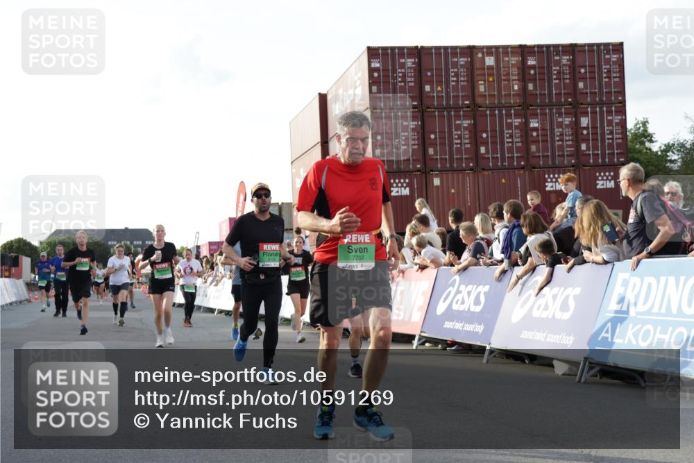 03.10.2026 - Köhlbrandbrückenlauf Yannick Fuchs http://msf.ph/oto/10591269 03.10.2026 16:17:36 Ziel 7008, 7078, 7214, 7424, 7425, 7707, 7721, 7802, 7803, 7804, 8367, 8370, 8476, 8499, 8650, 8692, 8810, 8856, 9073, 9077, 9132, 9784 meine-sportfotos.de
