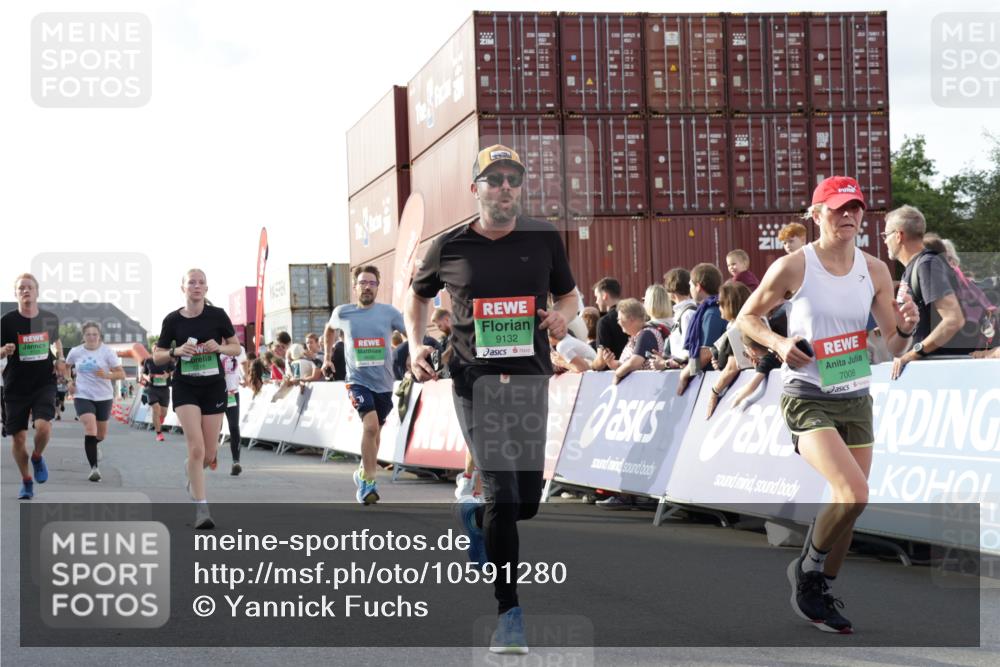 03.10.2026 - Köhlbrandbrückenlauf Yannick Fuchs http://msf.ph/oto/10591280 03.10.2026 16:17:37 Ziel 7008, 7078, 7214, 7424, 7425, 7707, 7721, 7802, 7803, 7804, 8367, 8370, 8476, 8499, 8650, 8810, 8856, 9132 meine-sportfotos.de