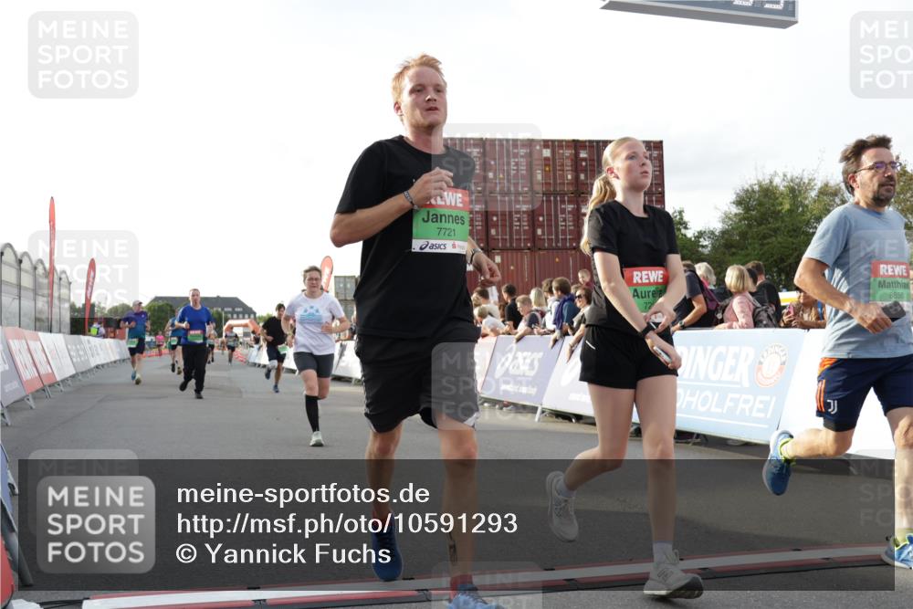 03.10.2026 - Köhlbrandbrückenlauf Yannick Fuchs http://msf.ph/oto/10591293 03.10.2026 16:17:40 Ziel 7008, 7078, 7214, 7424, 7425, 7707, 7721, 8367, 8476, 8499, 8636, 8650, 8810, 8856, 9132, 9312 meine-sportfotos.de