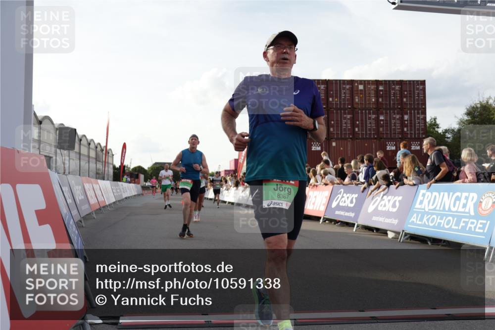 03.10.2026 - Köhlbrandbrückenlauf Yannick Fuchs http://msf.ph/oto/10591338 03.10.2026 16:17:46 Ziel 7078, 7170, 7424, 7425, 8367, 8476, 8612, 8636, 8776, 8810, 8856, 8985, 9312 meine-sportfotos.de