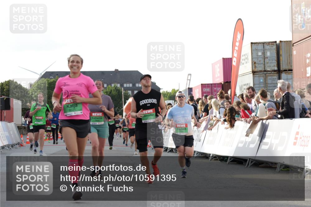 03.10.2026 - Köhlbrandbrückenlauf Yannick Fuchs http://msf.ph/oto/10591395 03.10.2026 16:17:54 Ziel 7170, 7775, 7785, 7946, 7983, 8521, 8612, 8776, 8985, 9244, 9802 meine-sportfotos.de