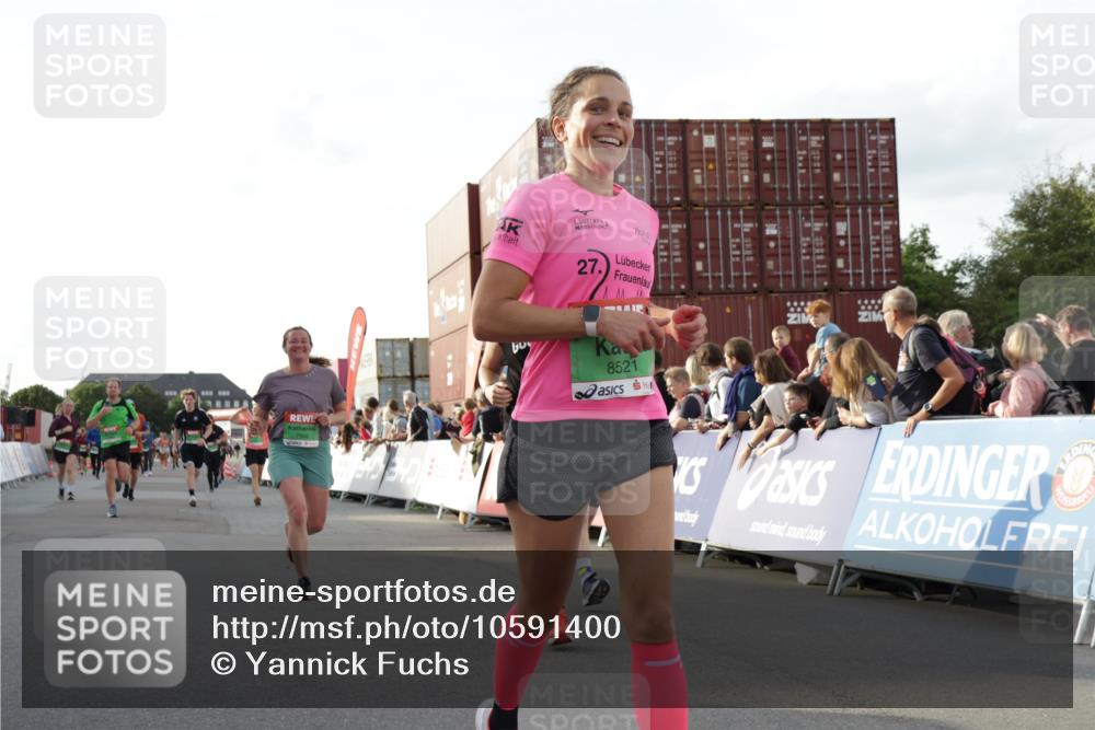 03.10.2026 - Köhlbrandbrückenlauf Yannick Fuchs http://msf.ph/oto/10591400 03.10.2026 16:17:57 Ziel 7775, 7785, 7946, 7983, 8521, 8612, 8776, 8893, 8985, 9244, 9470, 9802 meine-sportfotos.de