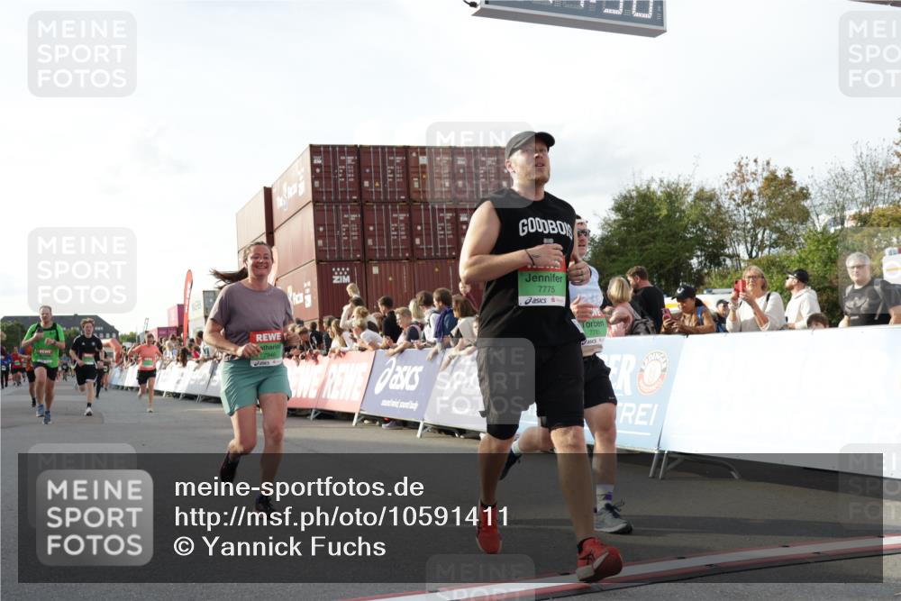 03.10.2026 - Köhlbrandbrückenlauf Yannick Fuchs http://msf.ph/oto/10591411 03.10.2026 16:17:59 Ziel 7153, 7775, 7785, 7946, 7983, 8521, 8893, 9244, 9470, 9802 meine-sportfotos.de