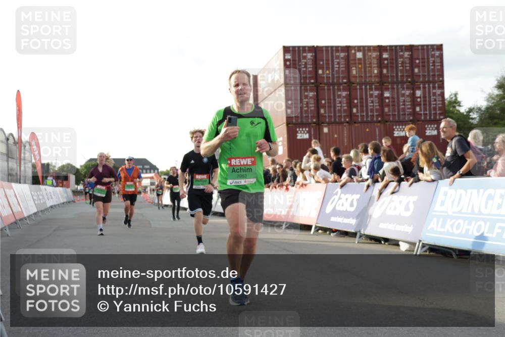 03.10.2026 - Köhlbrandbrückenlauf Yannick Fuchs http://msf.ph/oto/10591427 03.10.2026 16:18:01 Ziel 7153, 7775, 7785, 7946, 7983, 8521, 8893, 9244, 9470, 9802 meine-sportfotos.de