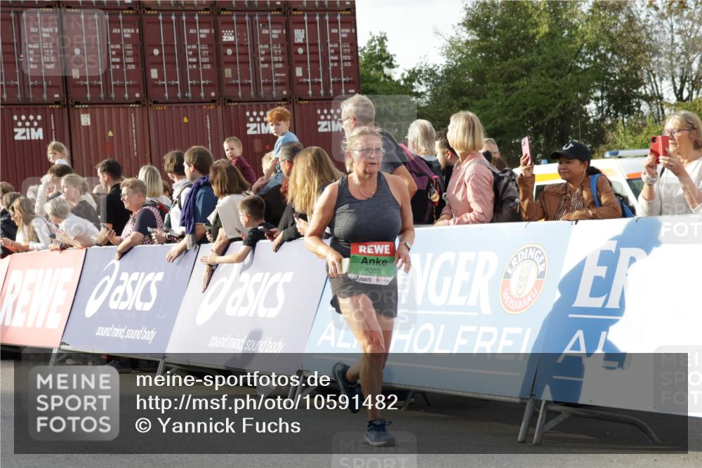 03.10.2026 - Köhlbrandbrückenlauf Yannick Fuchs http://msf.ph/oto/10591482 03.10.2026 16:18:11 Ziel 7153, 7265, 7535, 7578, 7991, 8056, 8057, 8355, 8377, 8430, 8517, 8586, 8587, 8588, 8722, 8738, 8770, 8844, 8882, 8884, 9232, 9668 meine-sportfotos.de