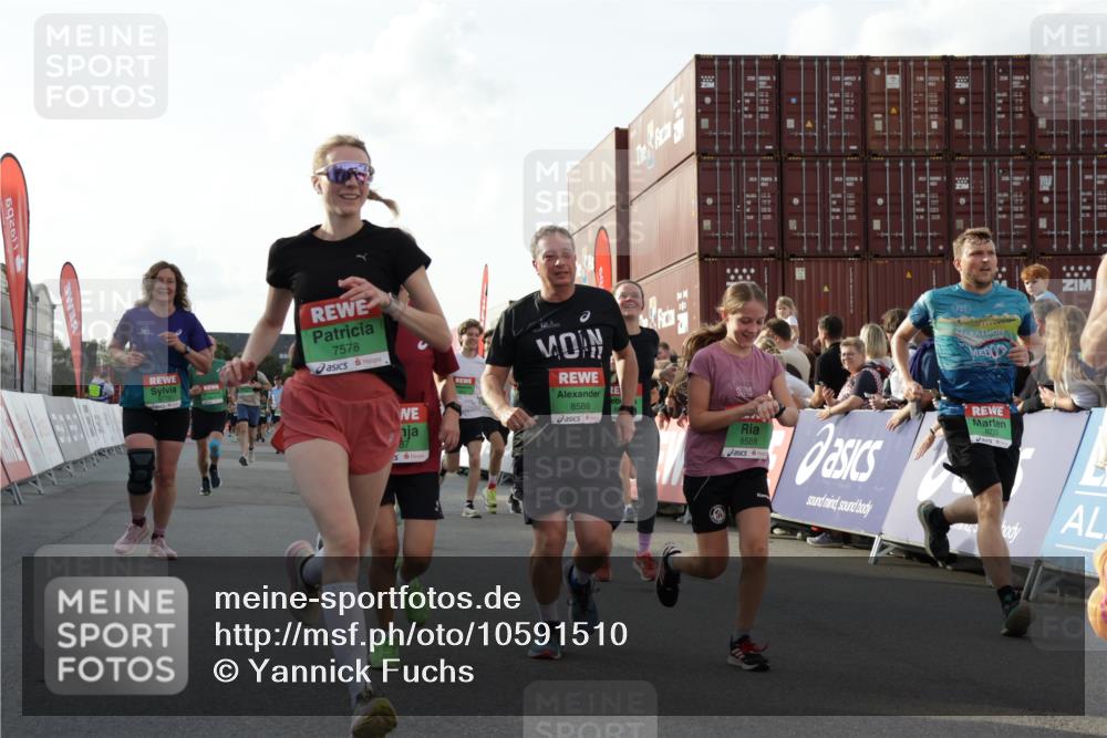 03.10.2026 - Köhlbrandbrückenlauf Yannick Fuchs http://msf.ph/oto/10591510 03.10.2026 16:18:15 Ziel 7265, 7535, 7578, 7991, 8056, 8057, 8355, 8377, 8430, 8517, 8586, 8587, 8588, 8722, 8738, 8745, 8770, 8844, 8882, 8884, 9195, 9232, 9668 meine-sportfotos.de