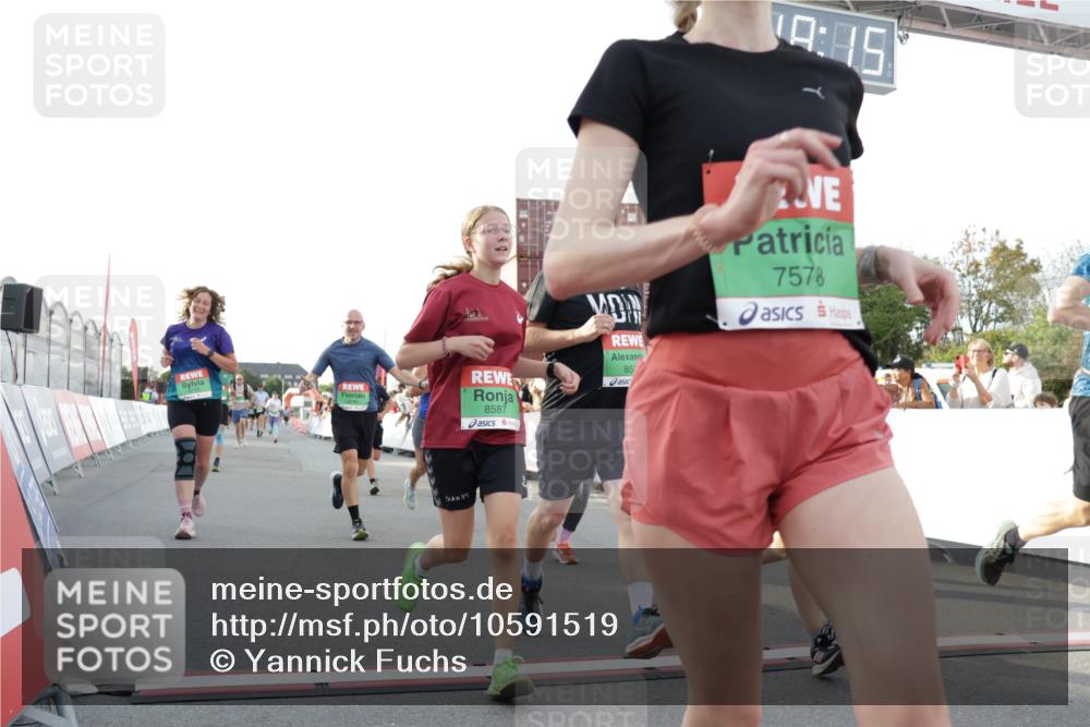 03.10.2026 - Köhlbrandbrückenlauf Yannick Fuchs http://msf.ph/oto/10591519 03.10.2026 16:18:16 Ziel 7265, 7332, 7535, 7578, 7991, 8056, 8057, 8355, 8377, 8430, 8517, 8586, 8587, 8588, 8722, 8738, 8745, 8770, 8844, 8882, 8884, 9195, 9232, 9668 meine-sportfotos.de