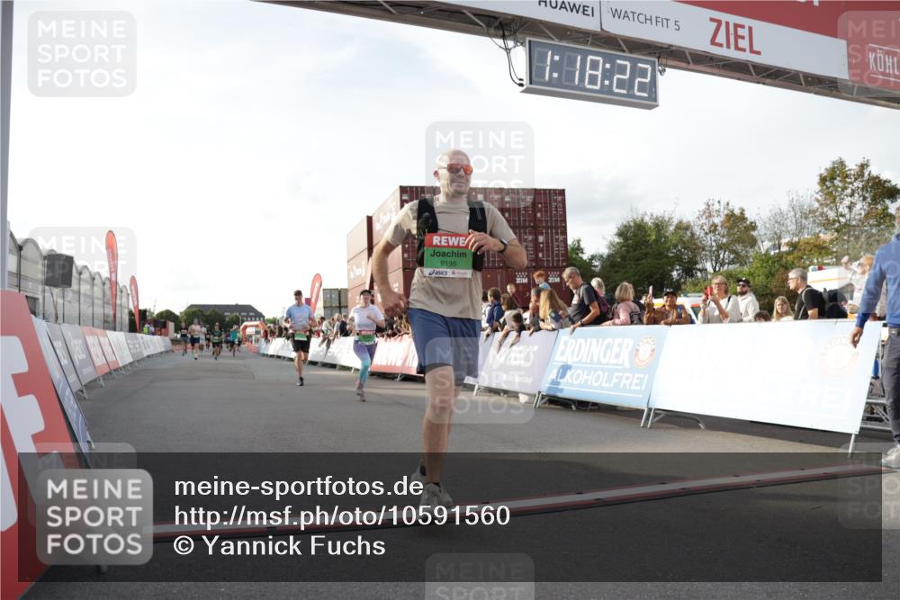 03.10.2026 - Köhlbrandbrückenlauf Yannick Fuchs http://msf.ph/oto/10591560 03.10.2026 16:18:22 Ziel 7332, 7498, 7514, 7535, 8056, 8057, 8377, 8430, 8517, 8745, 8882, 9195, 9232, 9668 meine-sportfotos.de