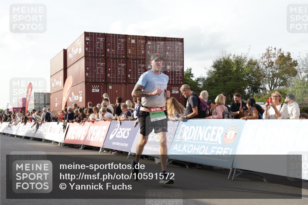 03.10.2026 - Köhlbrandbrückenlauf Yannick Fuchs http://msf.ph/oto/10591572 03.10.2026 16:18:25 Ziel 7332, 7498, 7514, 8000, 8001, 8745, 8954, 9195 meine-sportfotos.de