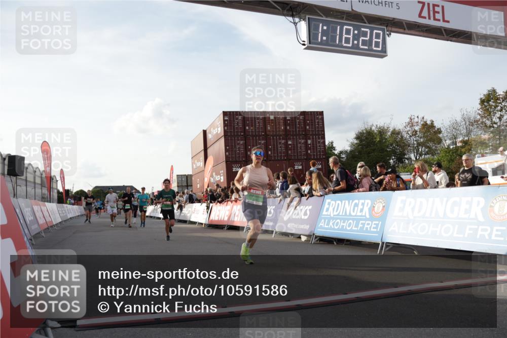 03.10.2026 - Köhlbrandbrückenlauf Yannick Fuchs http://msf.ph/oto/10591586 03.10.2026 16:18:28 Ziel 7332, 7498, 7514, 8000, 8001, 8547, 8572, 8745, 8874, 8954, 9831 meine-sportfotos.de