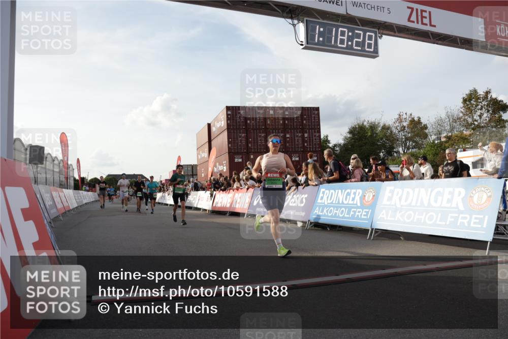 03.10.2026 - Köhlbrandbrückenlauf Yannick Fuchs http://msf.ph/oto/10591588 03.10.2026 16:18:29 Ziel 7332, 7498, 7514, 8000, 8001, 8547, 8572, 8745, 8874, 8954, 9831 meine-sportfotos.de