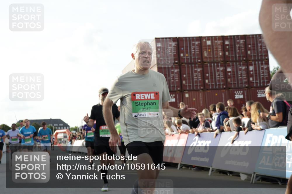 03.10.2026 - Köhlbrandbrückenlauf Yannick Fuchs http://msf.ph/oto/10591645 03.10.2026 16:18:38 Ziel 7230, 7246, 7247, 7763, 8000, 8435, 8488, 8547, 8572, 8607, 8862, 8874, 8954, 9275, 9358, 9700, 9831 meine-sportfotos.de