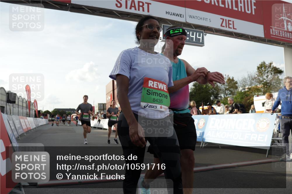 03.10.2026 - Köhlbrandbrückenlauf Yannick Fuchs http://msf.ph/oto/10591716 03.10.2026 16:18:45 Ziel 7230, 7246, 7247, 7763, 8389, 8390, 8435, 8488, 8607, 8862, 9075, 9275, 9358 meine-sportfotos.de