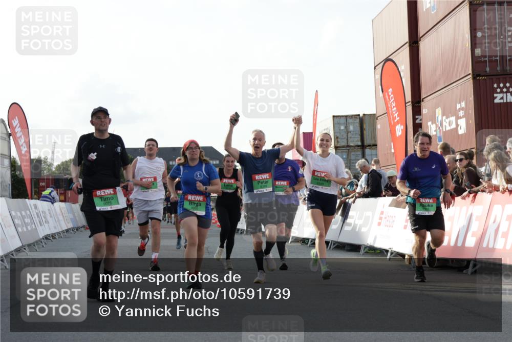 03.10.2026 - Köhlbrandbrückenlauf Yannick Fuchs http://msf.ph/oto/10591739 03.10.2026 16:18:52 Ziel 7211, 8028, 8389, 8390, 8715, 8925, 9075, 9103, 9105 meine-sportfotos.de