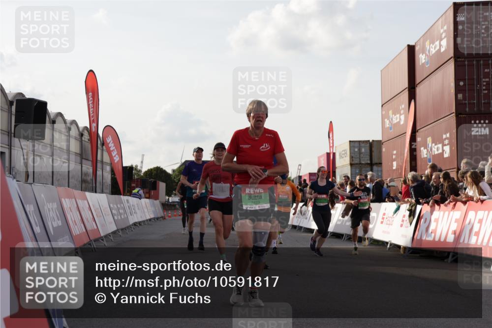 03.10.2026 - Köhlbrandbrückenlauf Yannick Fuchs http://msf.ph/oto/10591817 03.10.2026 16:19:02 Ziel 7154, 7423, 7532, 7639, 7640, 8108, 8553, 8703, 8715, 8879, 8914, 9080, 9150, 9536 meine-sportfotos.de