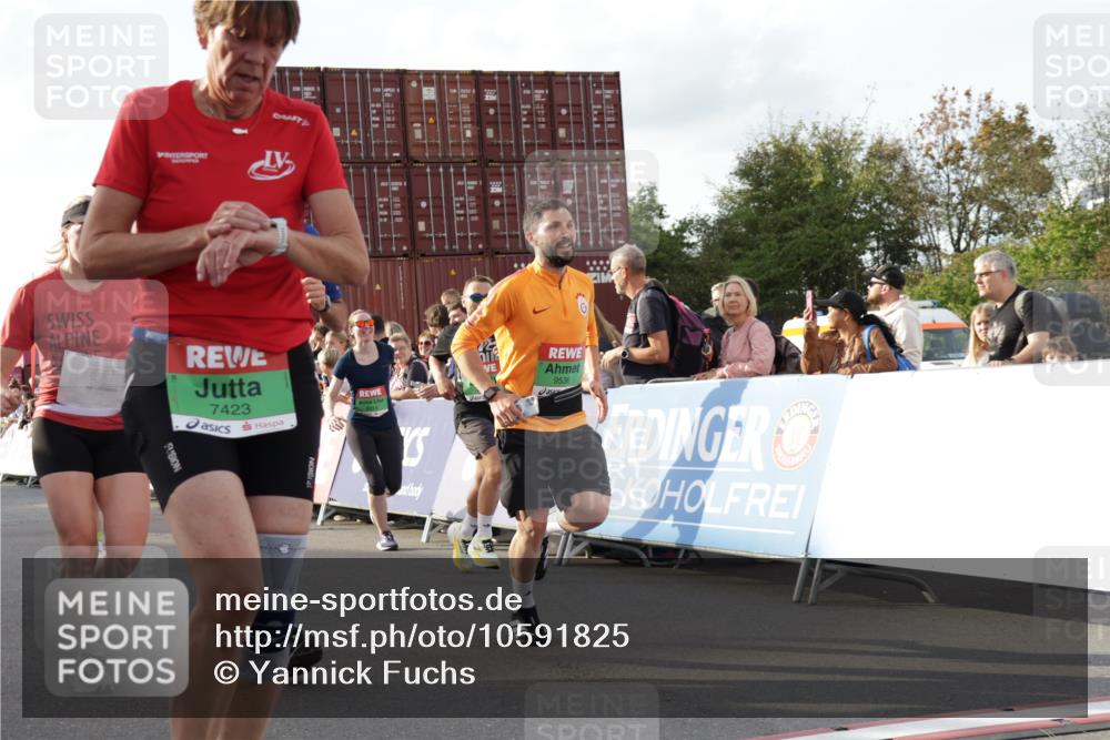03.10.2026 - Köhlbrandbrückenlauf Yannick Fuchs http://msf.ph/oto/10591825 03.10.2026 16:19:04 Ziel 7154, 7188, 7423, 7532, 7639, 7640, 8108, 8553, 8703, 8879, 8914, 9080, 9150, 9536 meine-sportfotos.de