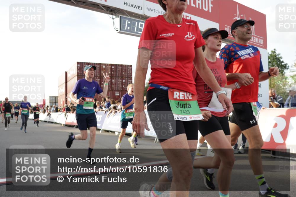 03.10.2026 - Köhlbrandbrückenlauf Yannick Fuchs http://msf.ph/oto/10591836 03.10.2026 16:19:06 Ziel 7154, 7155, 7188, 7423, 7532, 7639, 7640, 8108, 8527, 8553, 8703, 8879, 8914, 9080, 9150, 9536 meine-sportfotos.de