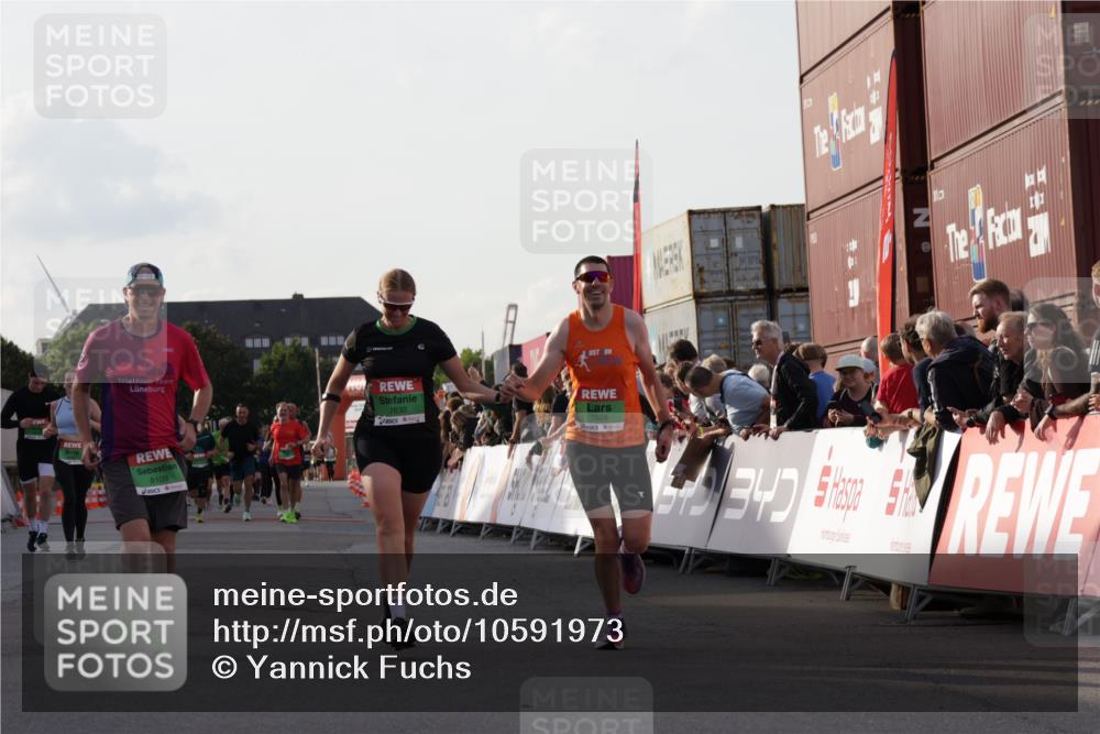 03.10.2026 - Köhlbrandbrückenlauf Yannick Fuchs http://msf.ph/oto/10591973 03.10.2026 16:19:25 Ziel 7629, 7630, 8109, 8344, 8468, 9669 meine-sportfotos.de