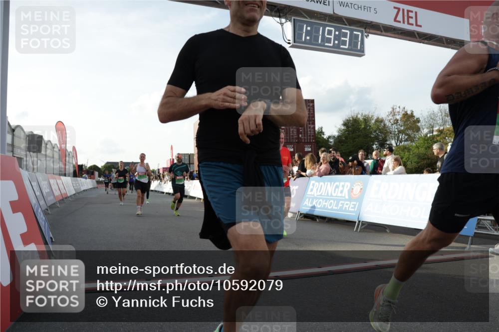 03.10.2026 - Köhlbrandbrückenlauf Yannick Fuchs http://msf.ph/oto/10592079 03.10.2026 16:19:38 Ziel 7072, 7634, 7661, 7673, 7782, 7783, 7950, 7953, 8005, 8468, 8950, 9192, 9373, 9490, 9669, 9790 meine-sportfotos.de