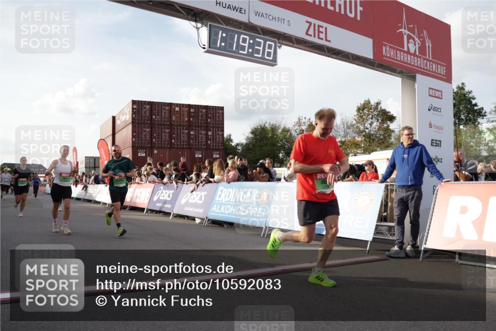 03.10.2026 - Köhlbrandbrückenlauf Yannick Fuchs http://msf.ph/oto/10592083 03.10.2026 16:19:39 Ziel 7072, 7634, 7661, 7673, 7782, 7783, 7950, 7953, 8005, 8950, 9192, 9268, 9373, 9490, 9790 meine-sportfotos.de
