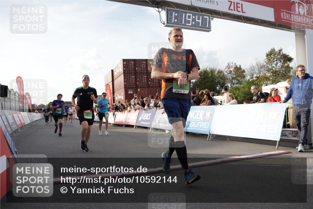 03.10.2026 - Köhlbrandbrückenlauf Yannick Fuchs http://msf.ph/oto/10592144 03.10.2026 16:19:47 Ziel 7072, 7167, 7168, 7661, 7673, 7740, 8005, 8813, 8836, 8938, 8950, 9092, 9268, 9373, 9625, 9790 meine-sportfotos.de