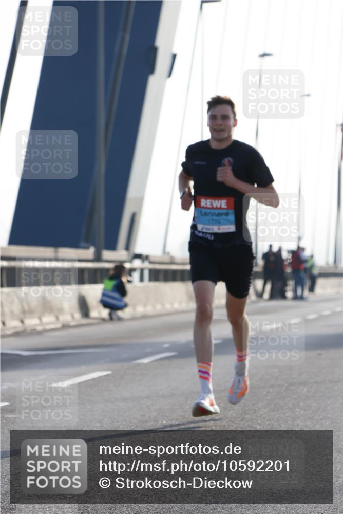 03.10.2026 - Köhlbrandbrückenlauf Strokosch-Dieckow http://msf.ph/oto/10592201 03.10.2026 09:16:19 Position 1 1773 meine-sportfotos.de