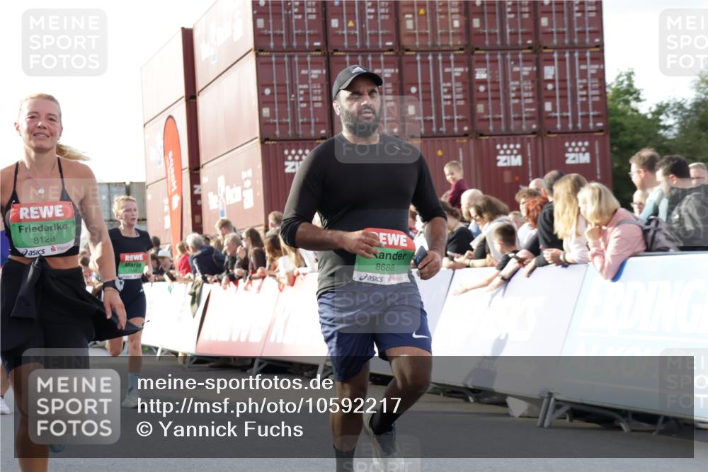 03.10.2026 - Köhlbrandbrückenlauf Yannick Fuchs http://msf.ph/oto/10592217 03.10.2026 16:19:57 Ziel 7167, 7168, 7540, 7740, 8128, 8688, 8717, 8836, 8919, 8938, 8995, 9355, 9625 meine-sportfotos.de