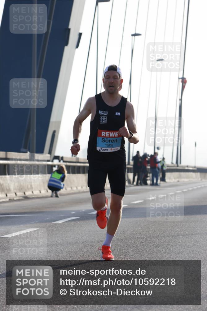 03.10.2026 - Köhlbrandbrückenlauf Strokosch-Dieckow http://msf.ph/oto/10592218 03.10.2026 09:16:27 Position 1 1508 meine-sportfotos.de