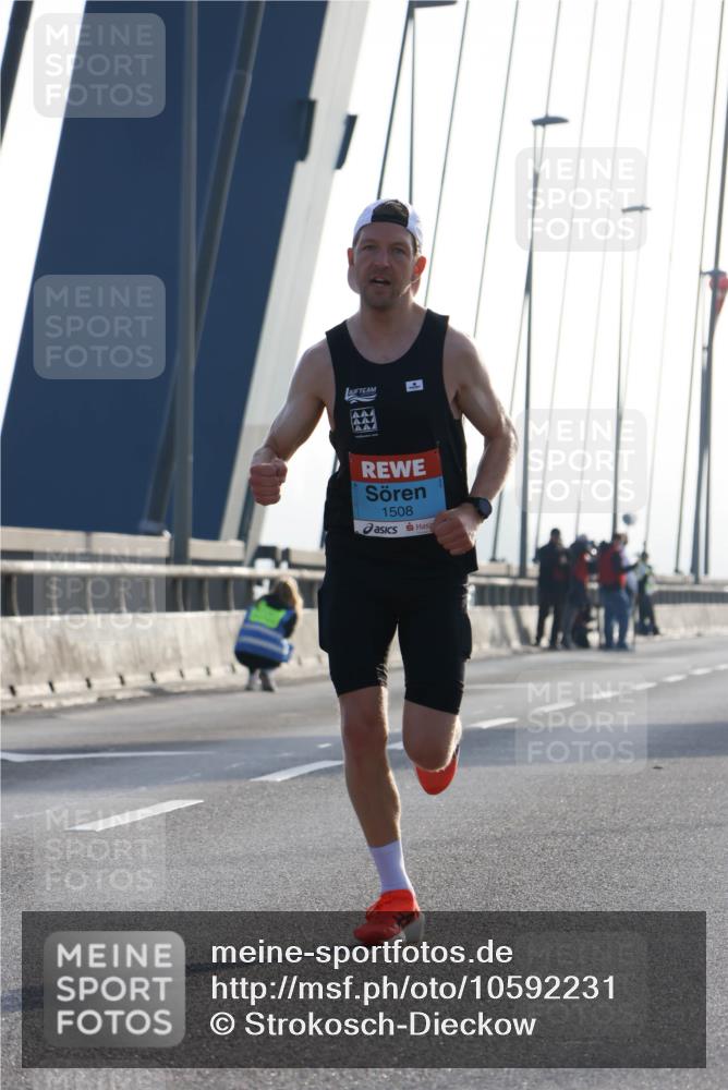 03.10.2026 - Köhlbrandbrückenlauf Strokosch-Dieckow http://msf.ph/oto/10592231 03.10.2026 09:16:28 Position 1 1508 meine-sportfotos.de