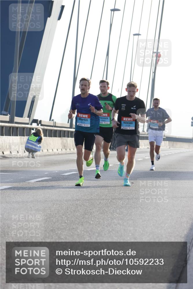 03.10.2026 - Köhlbrandbrückenlauf Strokosch-Dieckow http://msf.ph/oto/10592233 03.10.2026 09:16:48 Position 1 2111, 2043, 2026, 2106 meine-sportfotos.de