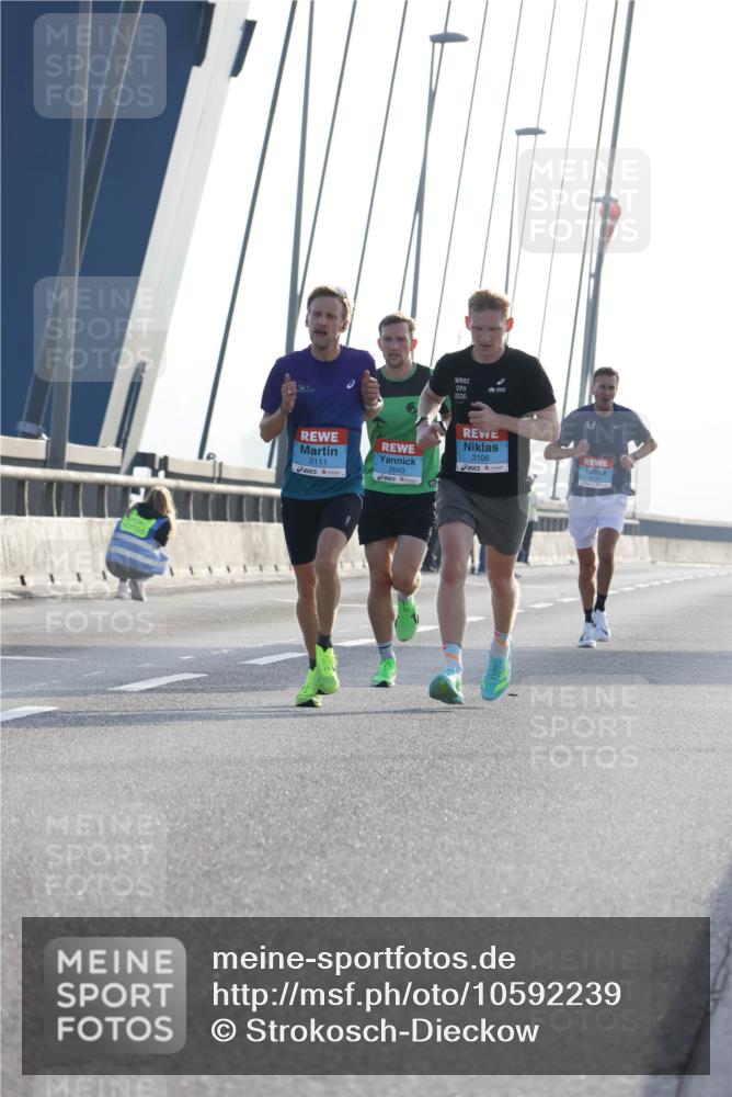 03.10.2026 - Köhlbrandbrückenlauf Strokosch-Dieckow http://msf.ph/oto/10592239 03.10.2026 09:16:48 Position 1 2026, 2106, 2111, 2043 meine-sportfotos.de