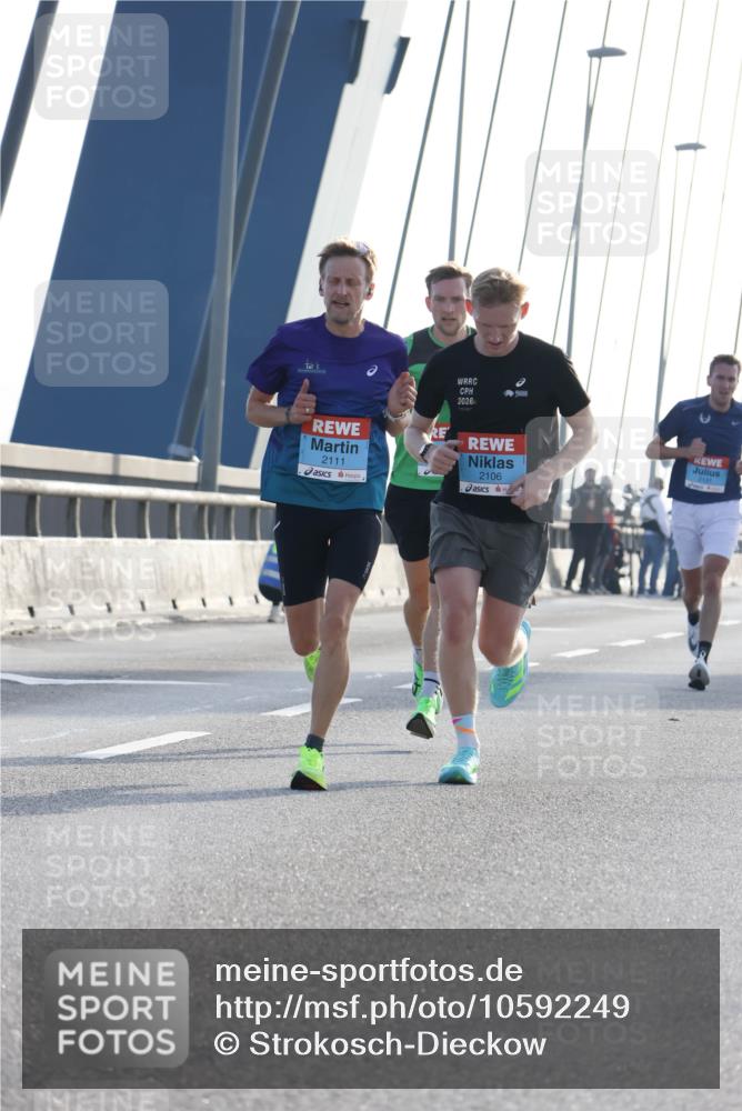 03.10.2026 - Köhlbrandbrückenlauf Strokosch-Dieckow http://msf.ph/oto/10592249 03.10.2026 09:16:49 Position 1 2026, 2111, 2106 meine-sportfotos.de
