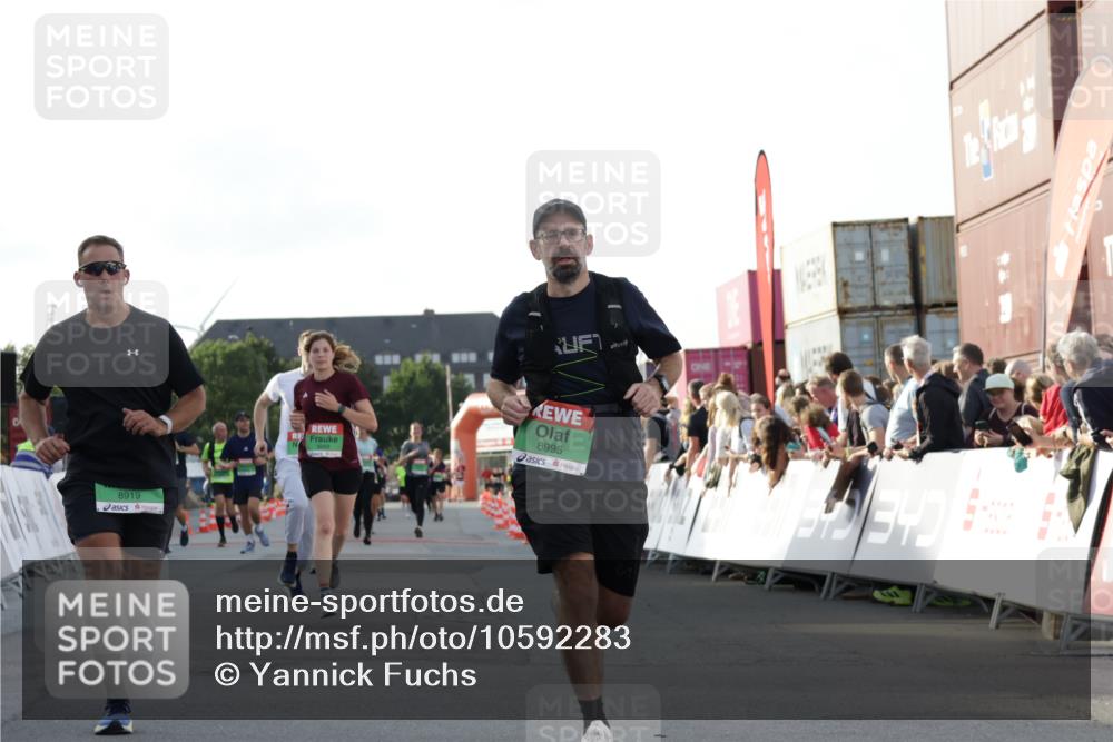 03.10.2026 - Köhlbrandbrückenlauf Yannick Fuchs http://msf.ph/oto/10592283 03.10.2026 16:20:03 Ziel 7249, 7540, 7621, 8020, 8669, 8717, 8919, 8995, 9355 meine-sportfotos.de