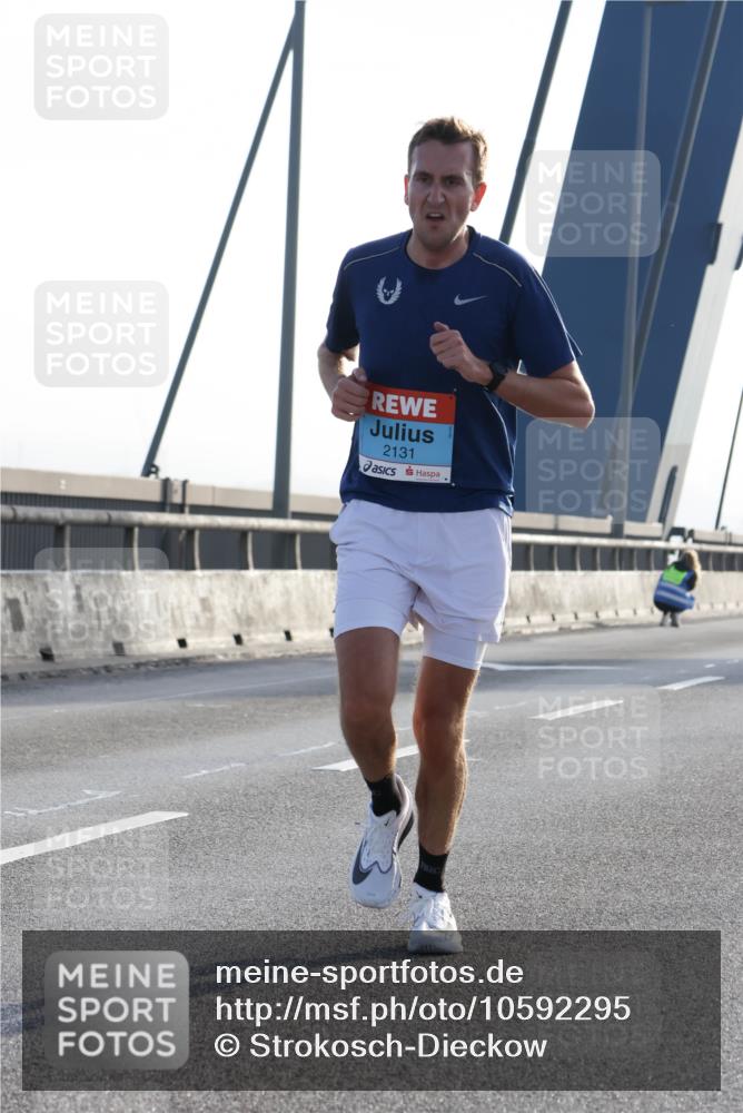03.10.2026 - Köhlbrandbrückenlauf Strokosch-Dieckow http://msf.ph/oto/10592295 03.10.2026 09:16:56 Position 1 2131 meine-sportfotos.de