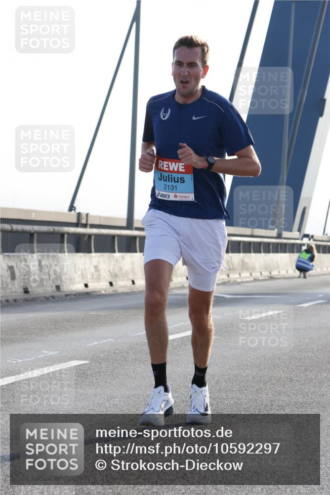 03.10.2026 - Köhlbrandbrückenlauf Strokosch-Dieckow http://msf.ph/oto/10592297 03.10.2026 09:16:57 Position 1 2131 meine-sportfotos.de