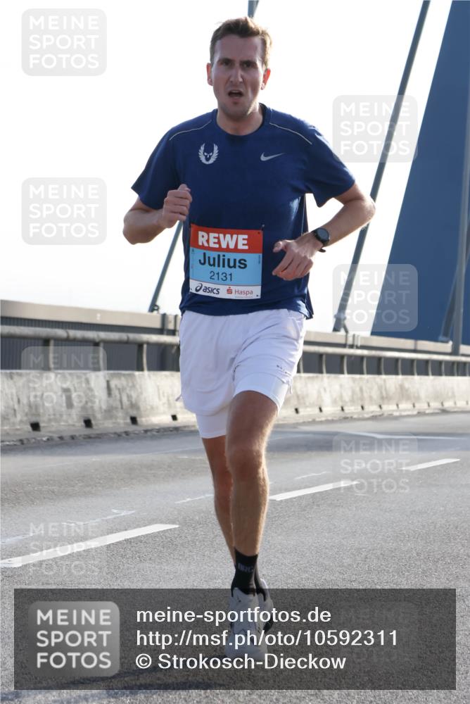 03.10.2026 - Köhlbrandbrückenlauf Strokosch-Dieckow http://msf.ph/oto/10592311 03.10.2026 09:16:57 Position 1 2131 meine-sportfotos.de