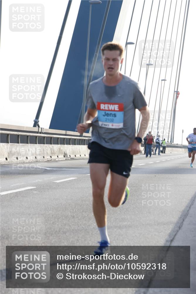 03.10.2026 - Köhlbrandbrückenlauf Strokosch-Dieckow http://msf.ph/oto/10592318 03.10.2026 09:17:08 Position 1 2102 meine-sportfotos.de