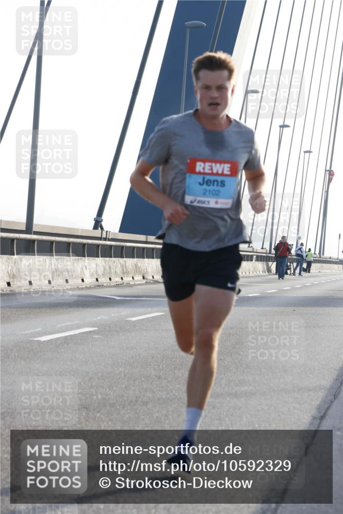 03.10.2026 - Köhlbrandbrückenlauf Strokosch-Dieckow http://msf.ph/oto/10592329 03.10.2026 09:17:09 Position 1 2102, 6 meine-sportfotos.de