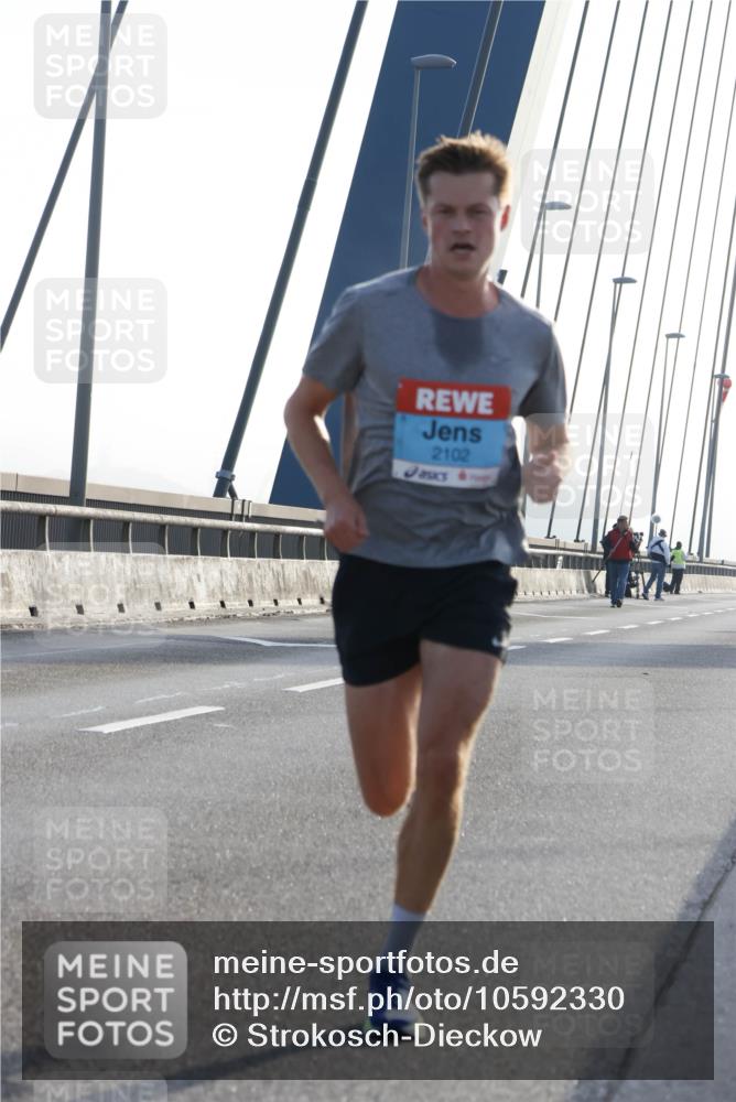 03.10.2026 - Köhlbrandbrückenlauf Strokosch-Dieckow http://msf.ph/oto/10592330 03.10.2026 09:17:09 Position 1 2102, 6 meine-sportfotos.de