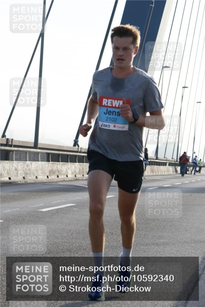 03.10.2026 - Köhlbrandbrückenlauf Strokosch-Dieckow http://msf.ph/oto/10592340 03.10.2026 09:17:09 Position 1 2102 meine-sportfotos.de