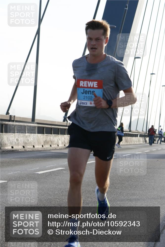 03.10.2026 - Köhlbrandbrückenlauf Strokosch-Dieckow http://msf.ph/oto/10592343 03.10.2026 09:17:09 Position 1 2102 meine-sportfotos.de