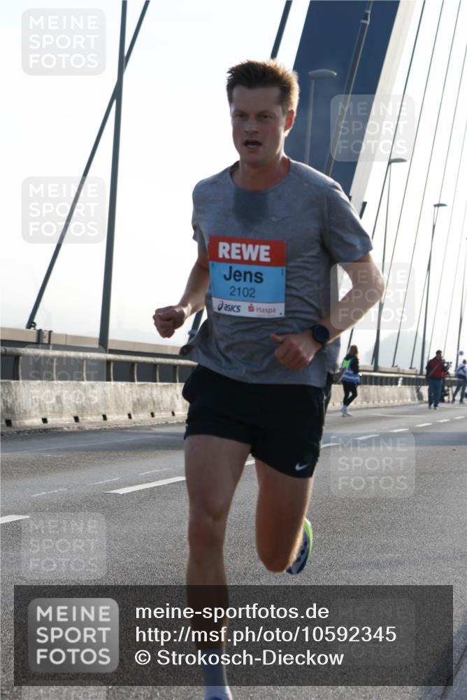 03.10.2026 - Köhlbrandbrückenlauf Strokosch-Dieckow http://msf.ph/oto/10592345 03.10.2026 09:17:09 Position 1 2102 meine-sportfotos.de