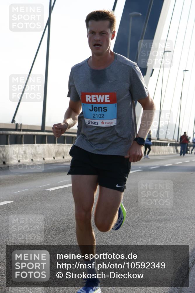 03.10.2026 - Köhlbrandbrückenlauf Strokosch-Dieckow http://msf.ph/oto/10592349 03.10.2026 09:17:09 Position 1 2102 meine-sportfotos.de