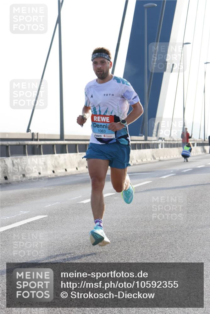 03.10.2026 - Köhlbrandbrückenlauf Strokosch-Dieckow http://msf.ph/oto/10592355 03.10.2026 09:17:18 Position 1 1063 meine-sportfotos.de