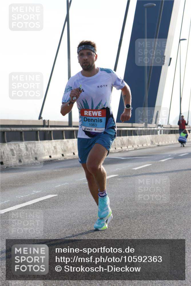 03.10.2026 - Köhlbrandbrückenlauf Strokosch-Dieckow http://msf.ph/oto/10592363 03.10.2026 09:17:18 Position 1 1063 meine-sportfotos.de