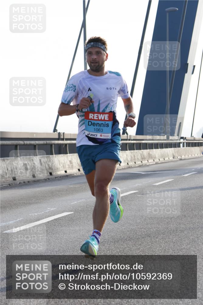 03.10.2026 - Köhlbrandbrückenlauf Strokosch-Dieckow http://msf.ph/oto/10592369 03.10.2026 09:17:18 Position 1 1063 meine-sportfotos.de