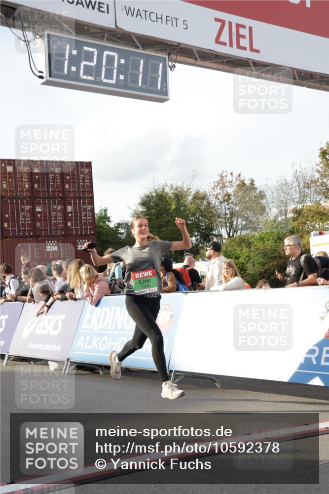 03.10.2026 - Köhlbrandbrückenlauf Yannick Fuchs http://msf.ph/oto/10592378 03.10.2026 16:20:12 Ziel 7249, 7621, 8020, 8669, 8823, 8824, 8880, 9600 meine-sportfotos.de
