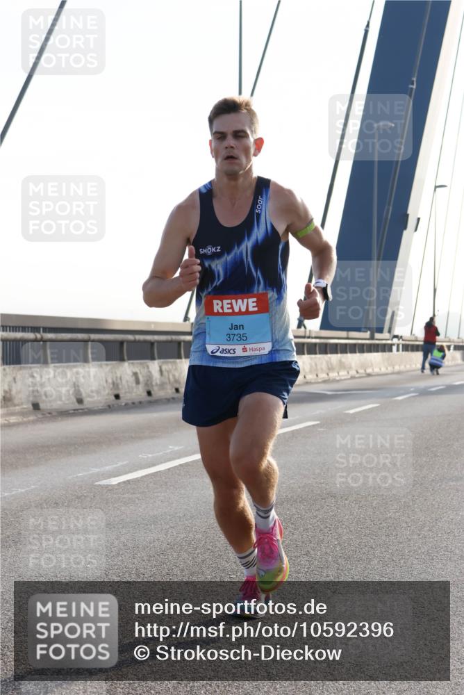 03.10.2026 - Köhlbrandbrückenlauf Strokosch-Dieckow http://msf.ph/oto/10592396 03.10.2026 09:17:23 Position 1 3735 meine-sportfotos.de