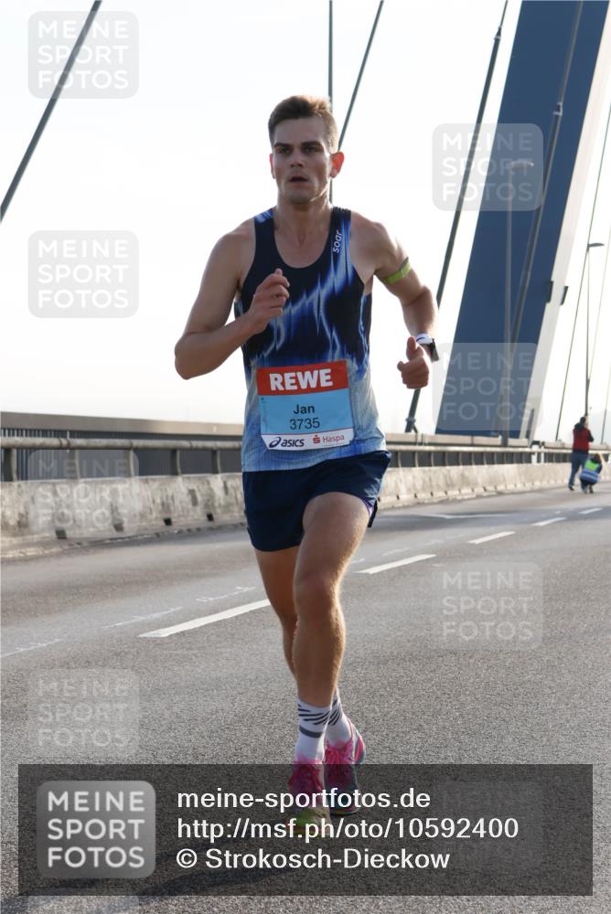 03.10.2026 - Köhlbrandbrückenlauf Strokosch-Dieckow http://msf.ph/oto/10592400 03.10.2026 09:17:23 Position 1 3735 meine-sportfotos.de