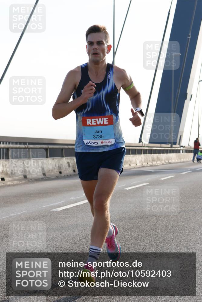 03.10.2026 - Köhlbrandbrückenlauf Strokosch-Dieckow http://msf.ph/oto/10592403 03.10.2026 09:17:23 Position 1 3735 meine-sportfotos.de